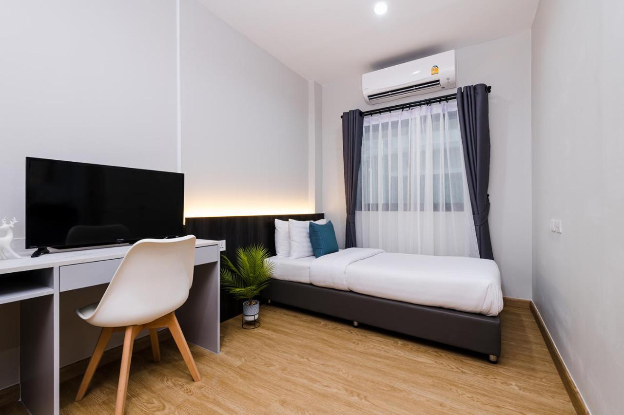 College Haus Rangnam Apartment Bangkok Exterior photo