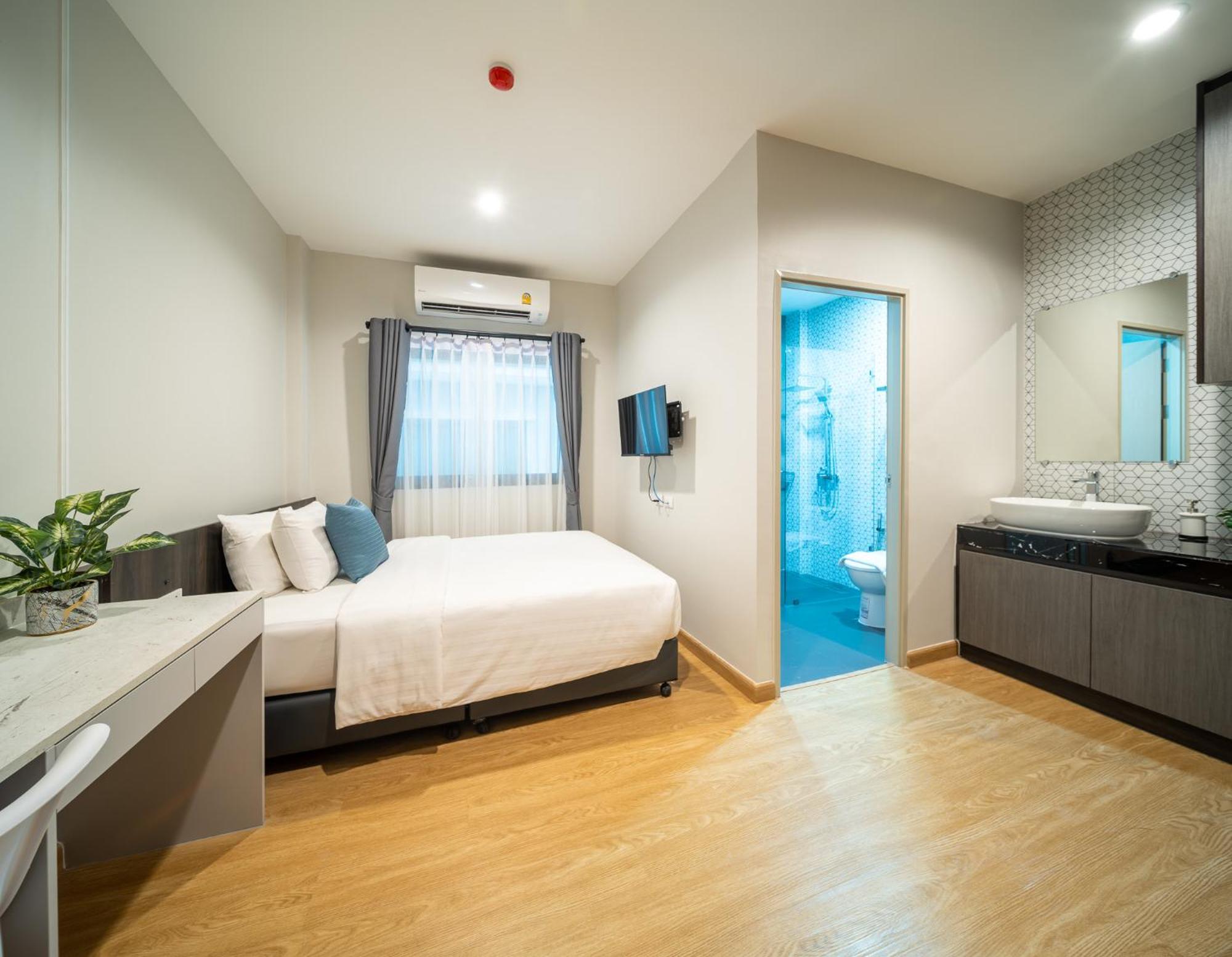 College Haus Rangnam Apartment Bangkok Exterior photo