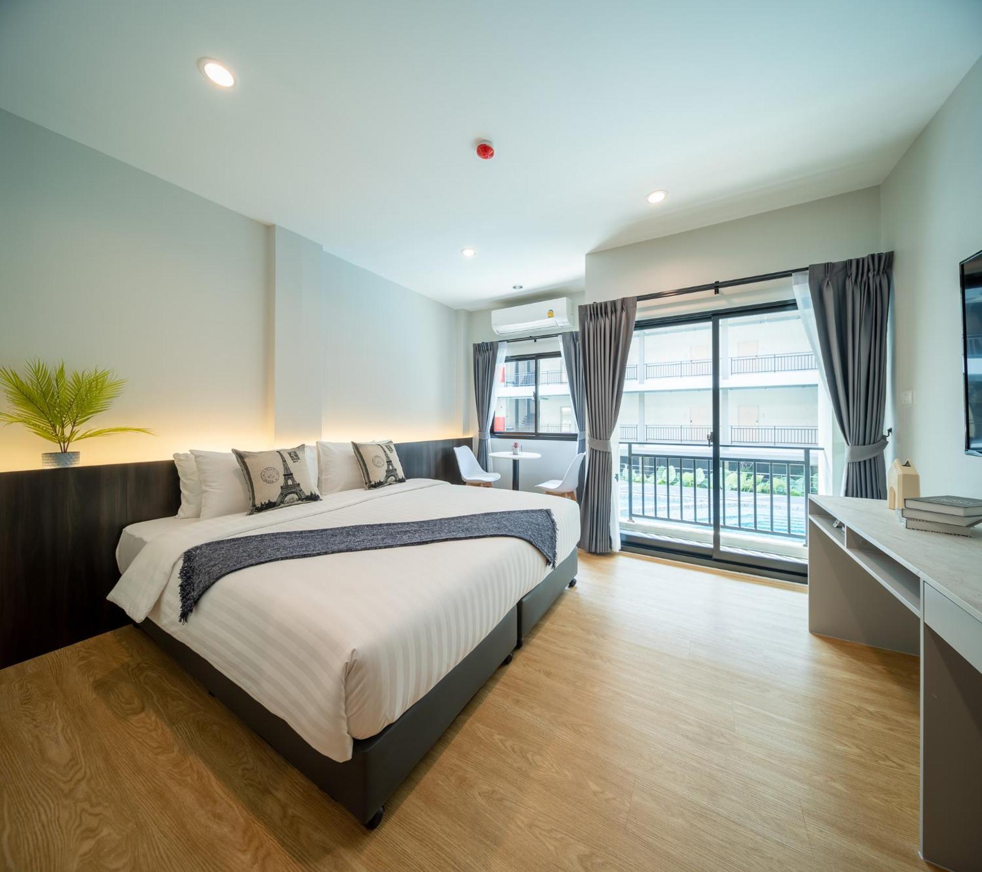 College Haus Rangnam Apartment Bangkok Exterior photo