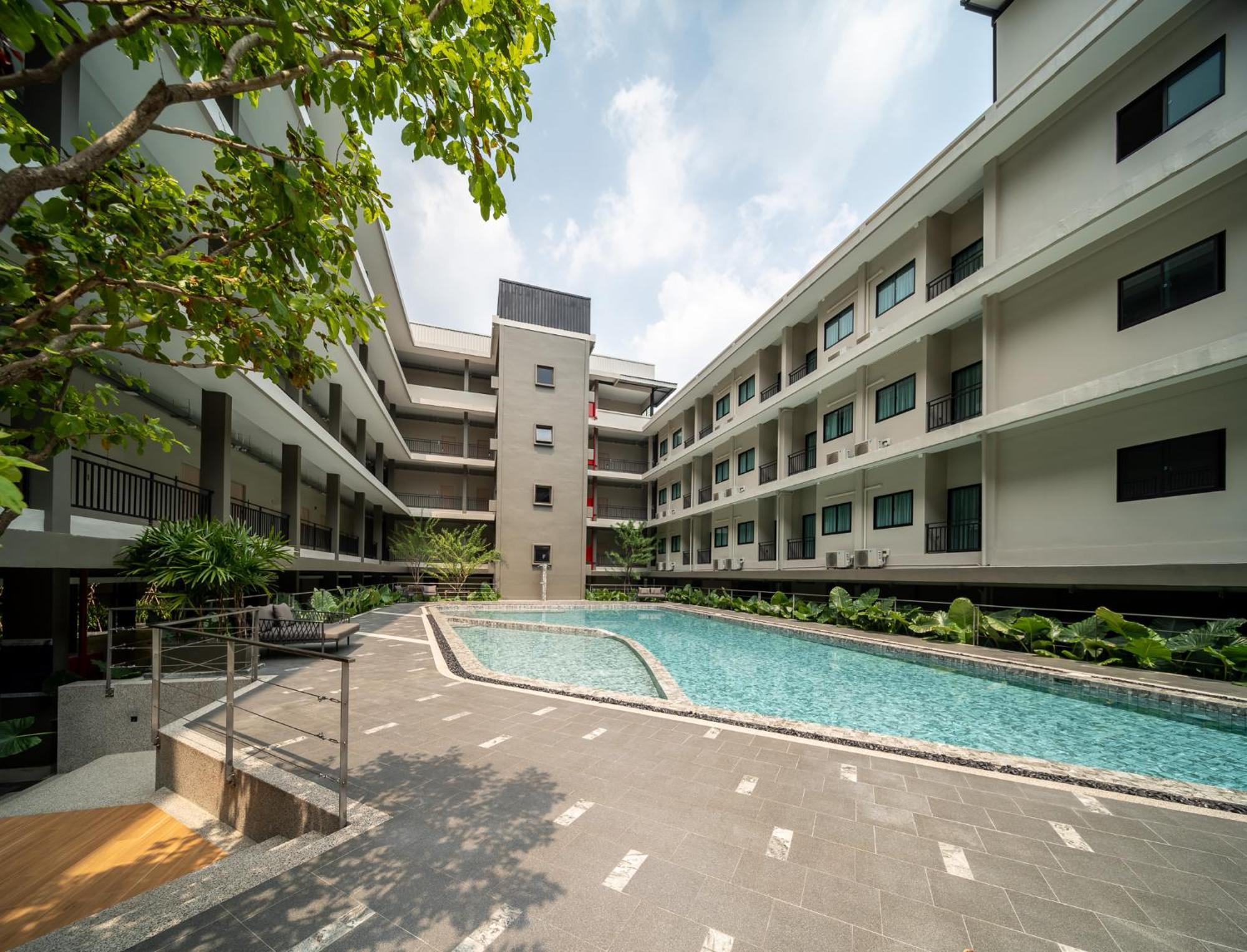 College Haus Rangnam Apartment Bangkok Exterior photo